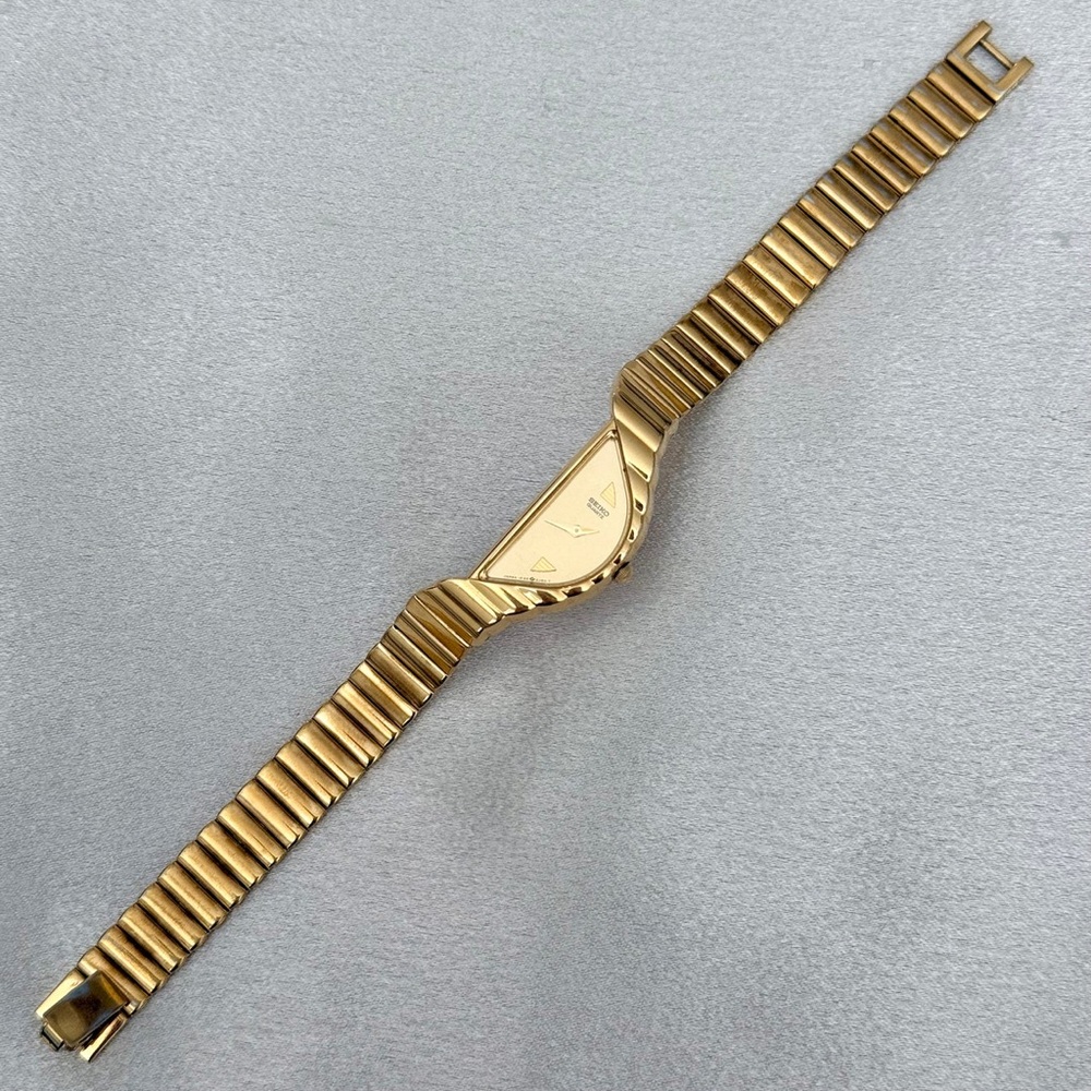 AUTHENTIC VINTAGE SEIKO HALF MOON WATCH GOLD - Picture 3 of 6